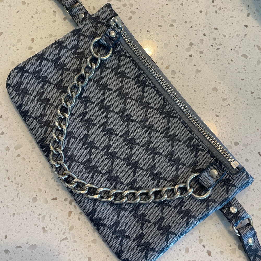MICHAEL KORS MK Logo Chain Belt Bag Waist Pack Gray Silver Blue Chain Medium